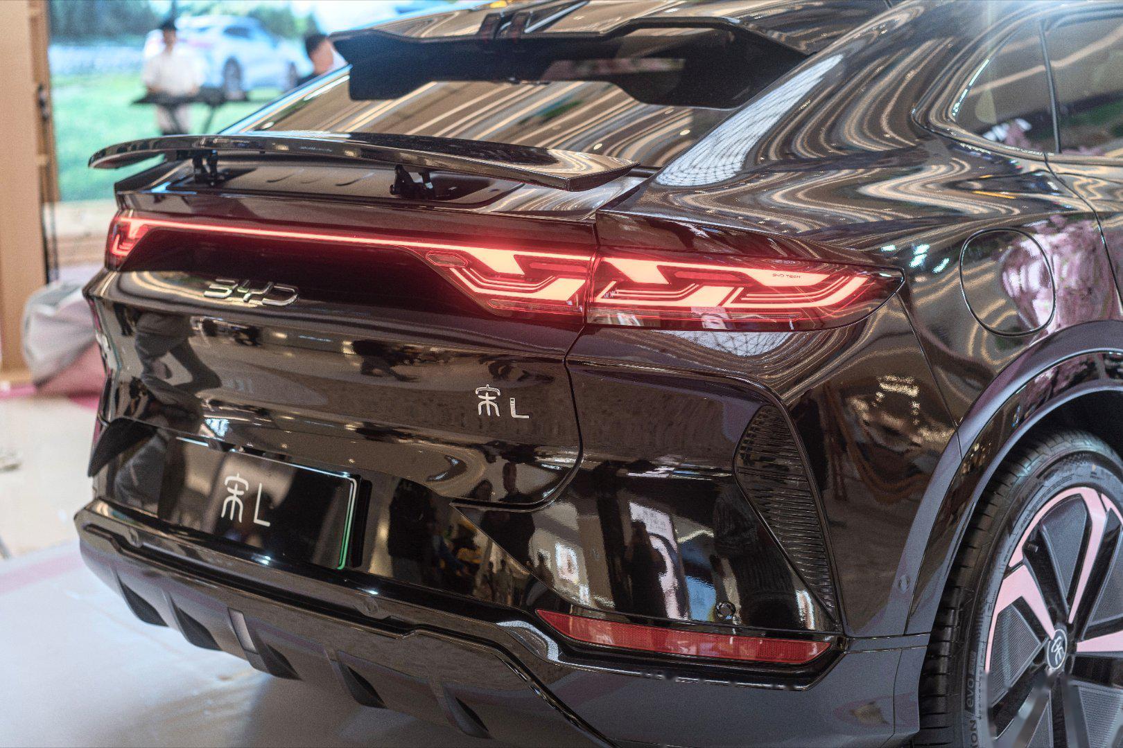 啊啊啊在杭州见到了梦中情车 这次的比亚迪宋l, b级先锋猎装suv,靓丽