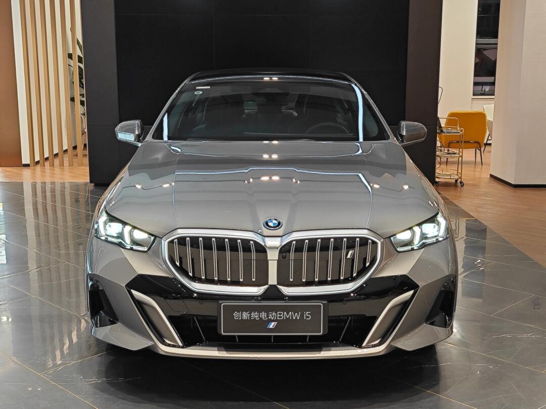 极限二选一 宝马岩石灰