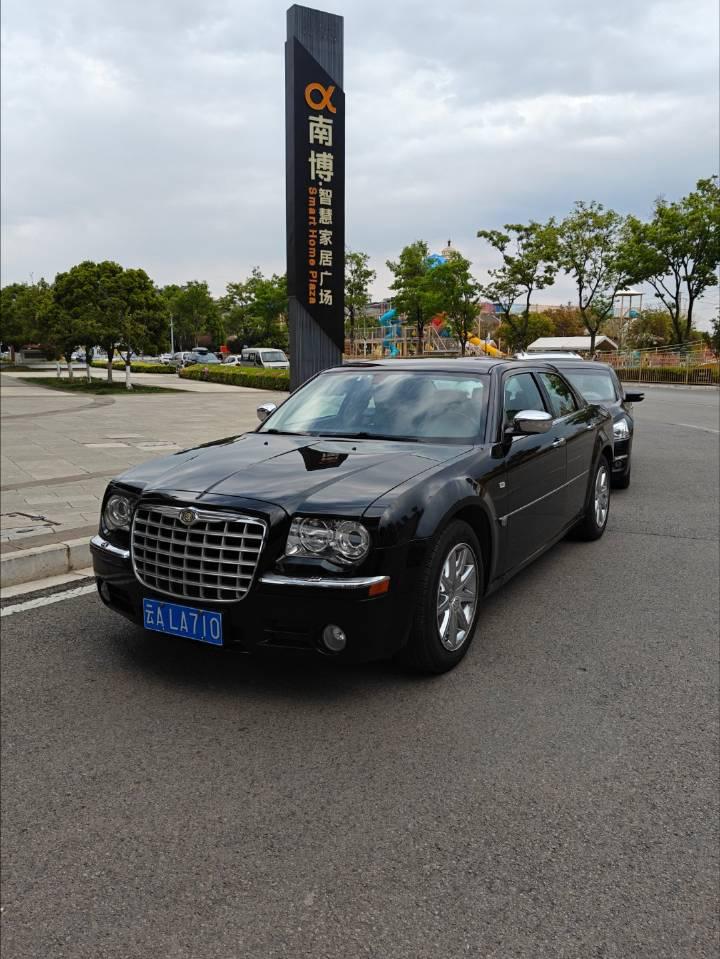 看上去就比同价位的车贵很多,尤其这个克莱_克莱斯勒300c社区_易车