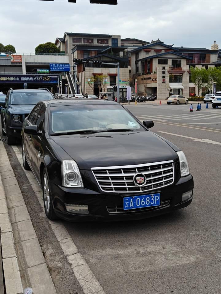 喜欢那个时候的美式大轿车,不说开着如何,看上去就比同价位的车贵很多