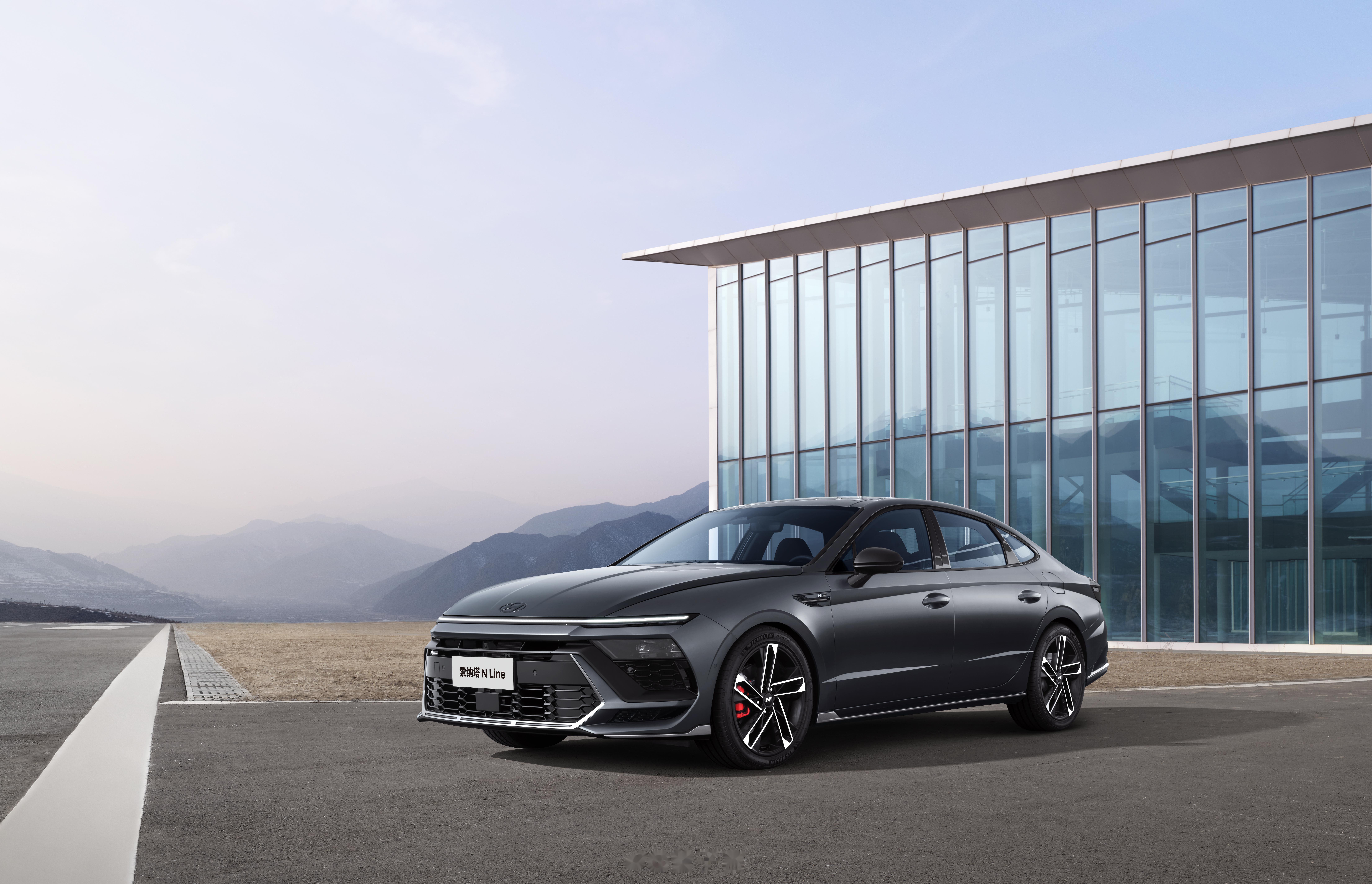 第十一代 索纳塔的外观采用了星