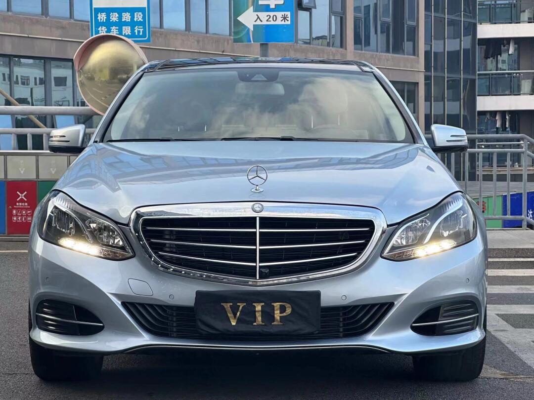 15年奔驰e320l 表显11万公里 配置:定速巡航 倒车影像 可变转向比 无