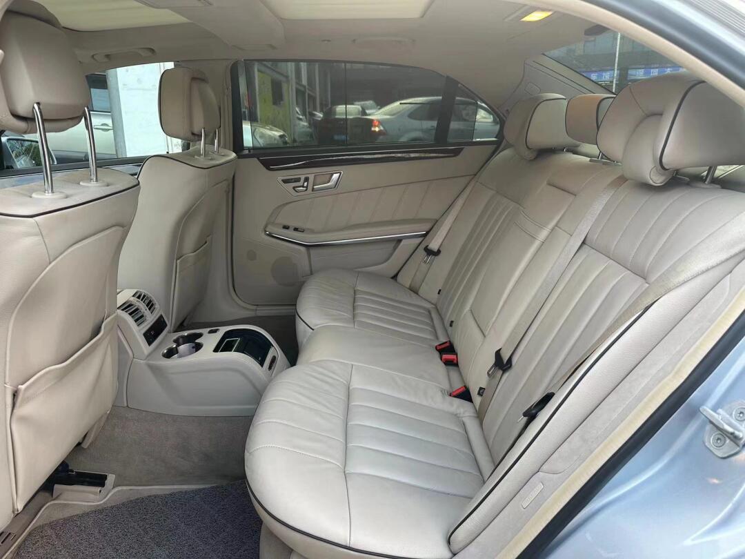 15年奔驰e320l 表显11万公里 配置:定速巡航 倒车影像 可变转向比 无