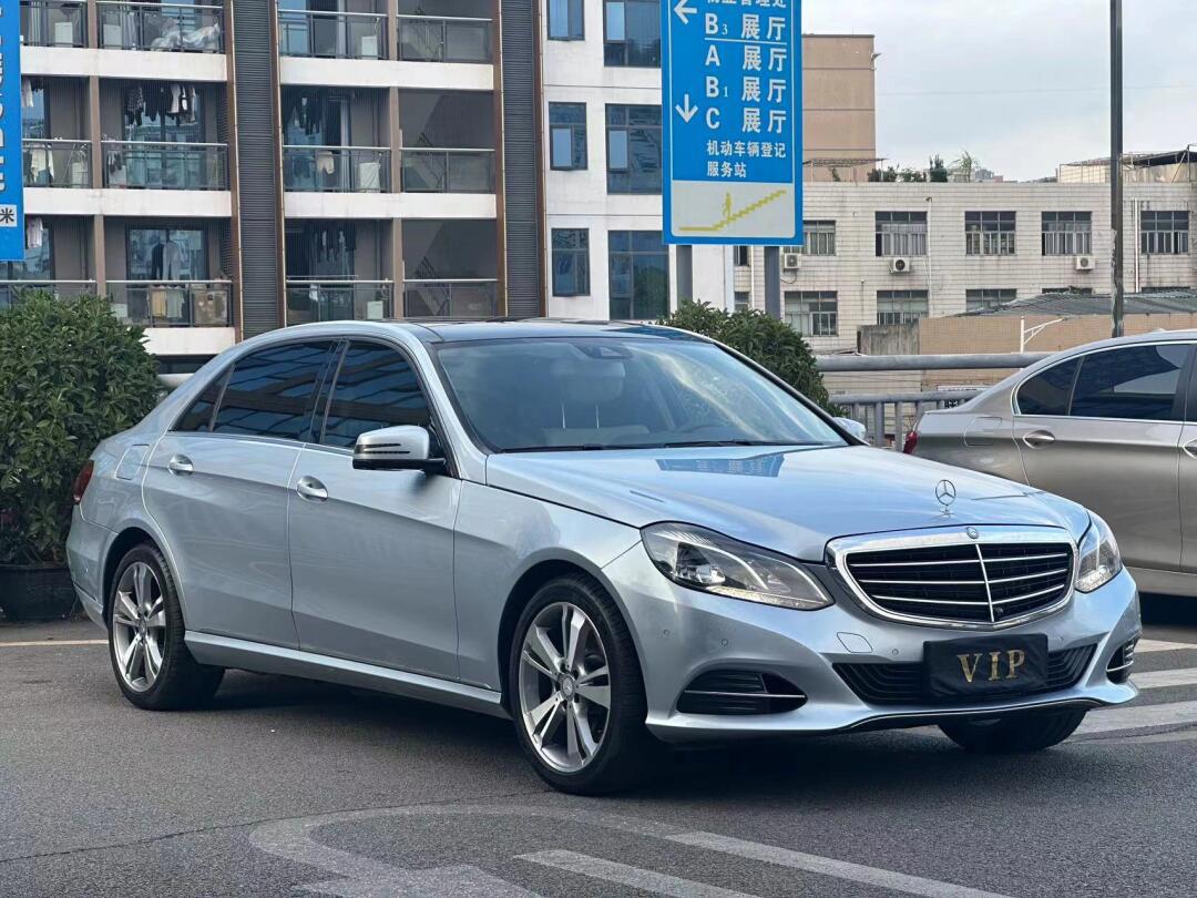 15年奔驰e320l 表显11万公里 配置:定速巡航 倒车影像 可变转向比 无