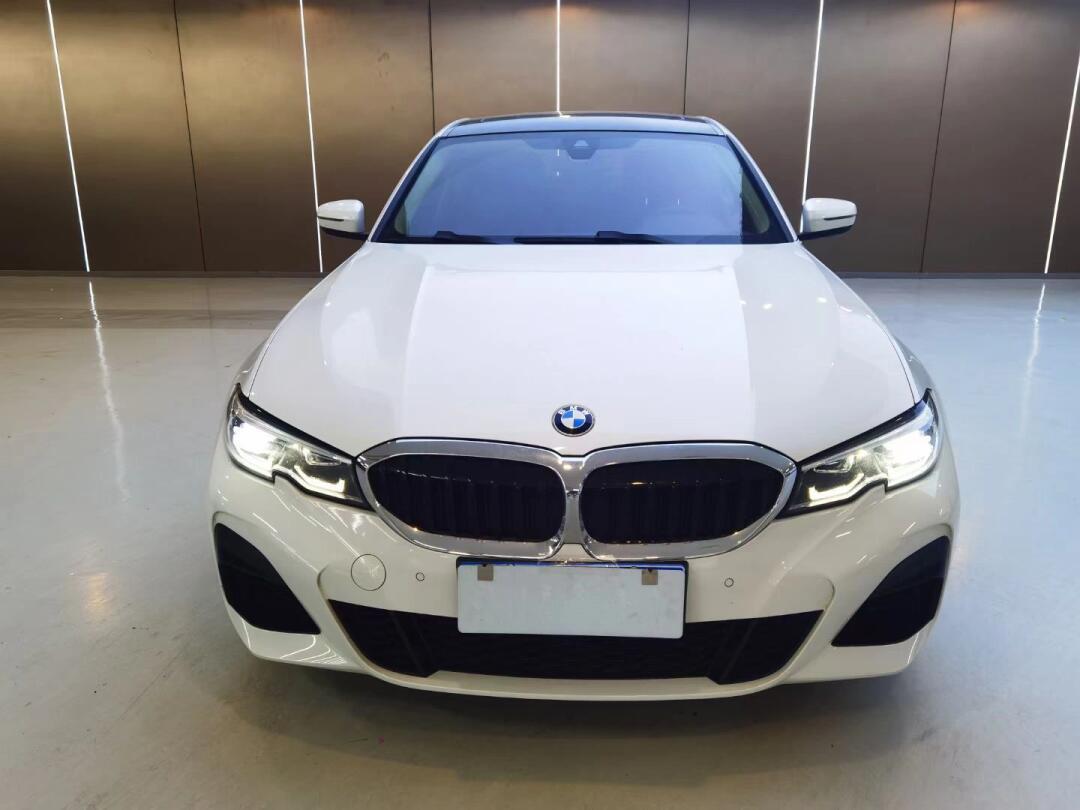 19年宝马325li m运动,外白内黑,多功能方向盘,鸡腿挡,大屏导航,全景