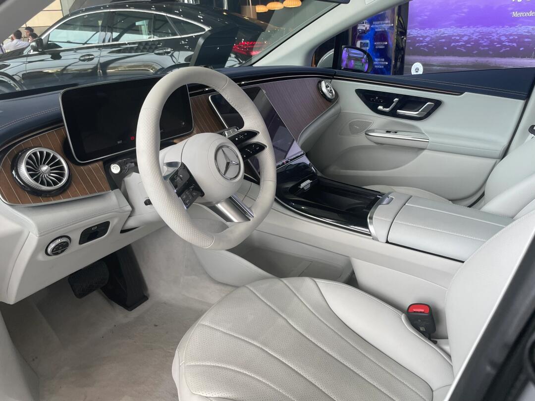 奔驰eqe内饰放什么车搭子会好一点呢_奔驰eqe社区_易车社区