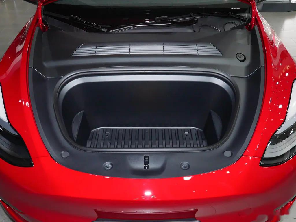 小米su7一直在强调最大的前备箱,但是不怎么提纯su7在电动车型