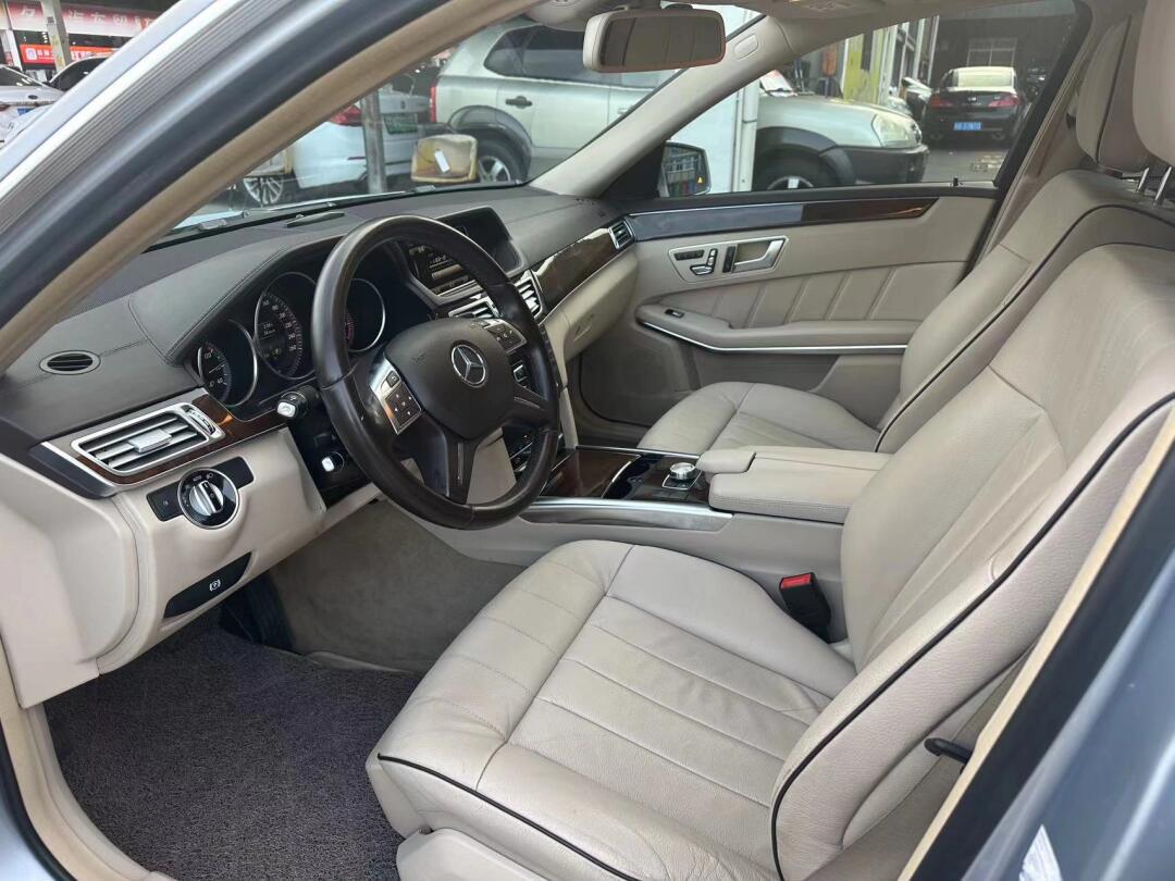 15年奔驰e320l 表显11万公里 配置:定速巡航 倒车影像 可变转向比 无
