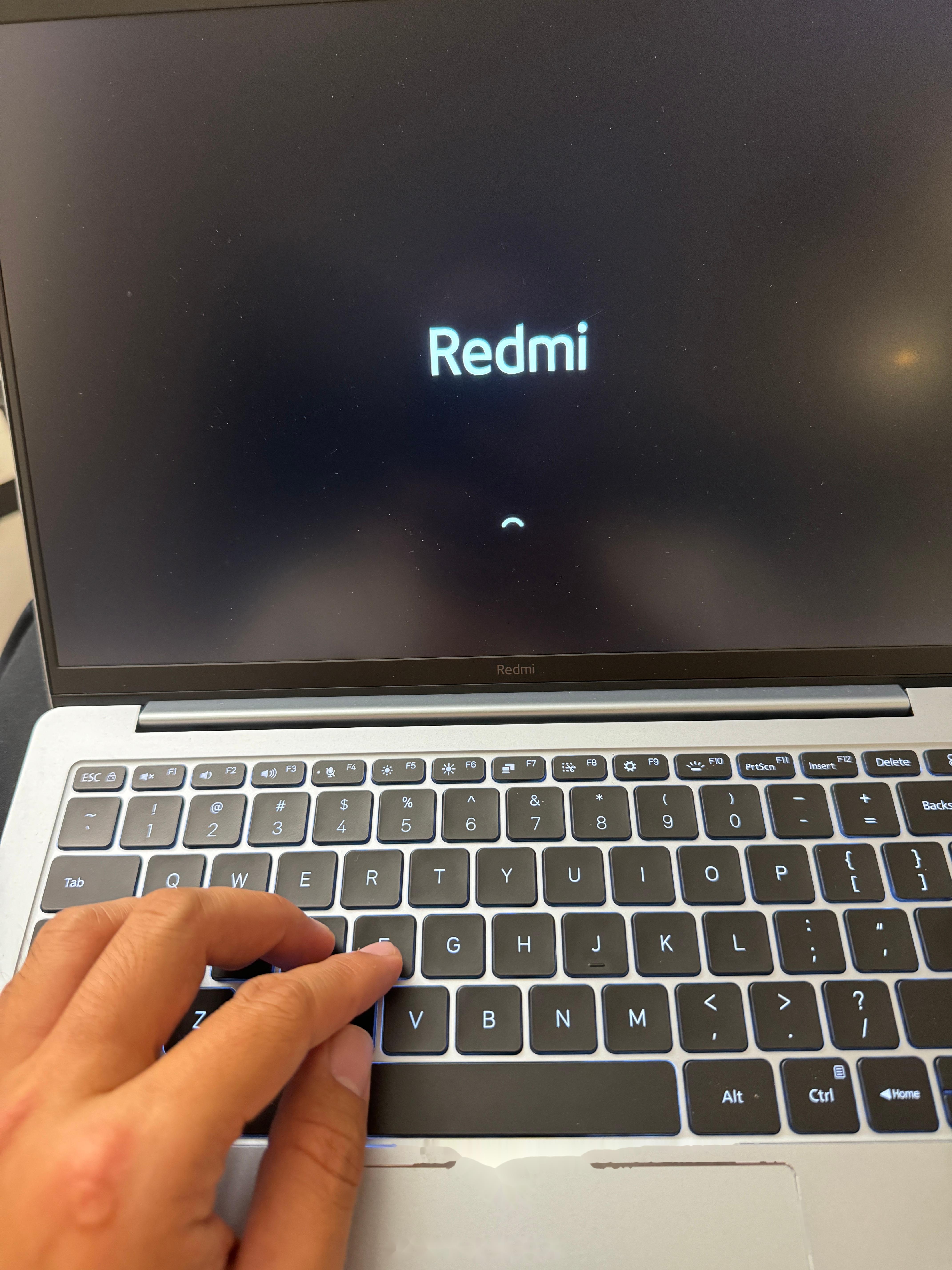 买了台新电脑学英语剪片子,哥们给推荐了这个 redmi book pro 14