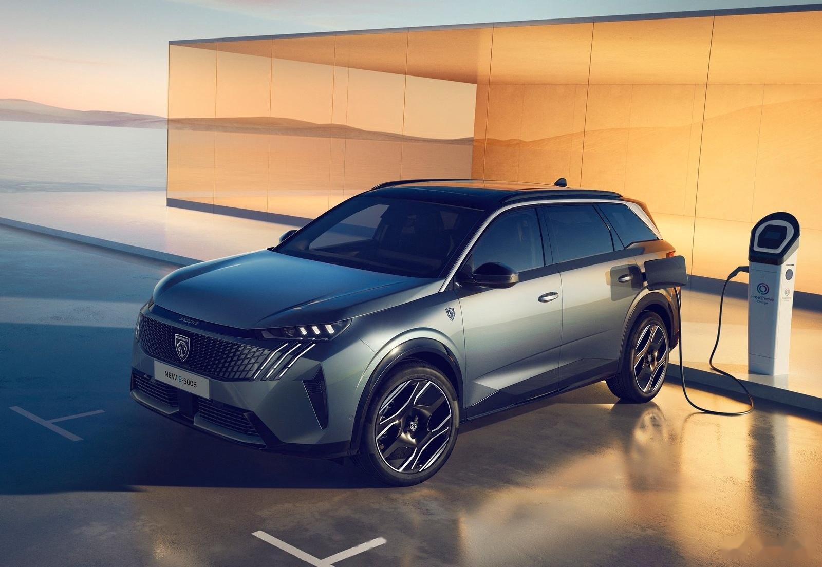 全新标致5008家族发布,该车定位三排座椅的中型suv,基于stla mediu