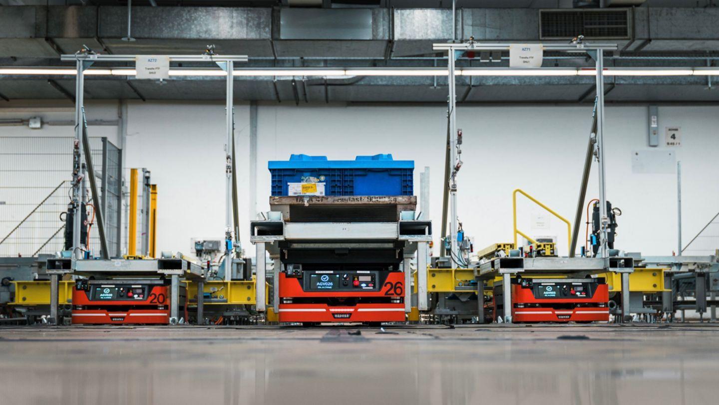 【保时捷在祖文豪森工厂推出 mhp fleetexecuter】跑车制造商保时捷