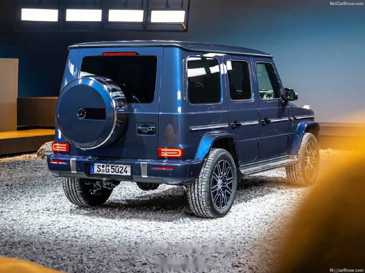 全新奔驰g级官图发布 属于是改款车型,整体外观变化不大,但采用了全新