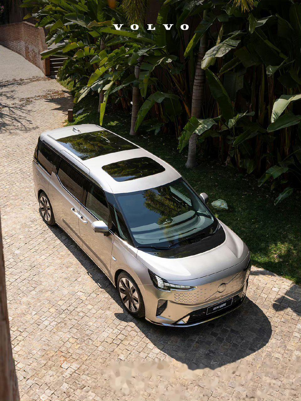 作为沃尔沃品牌首款纯电 mpv,em90 是一款专为纯电动_沃尔沃em90汕