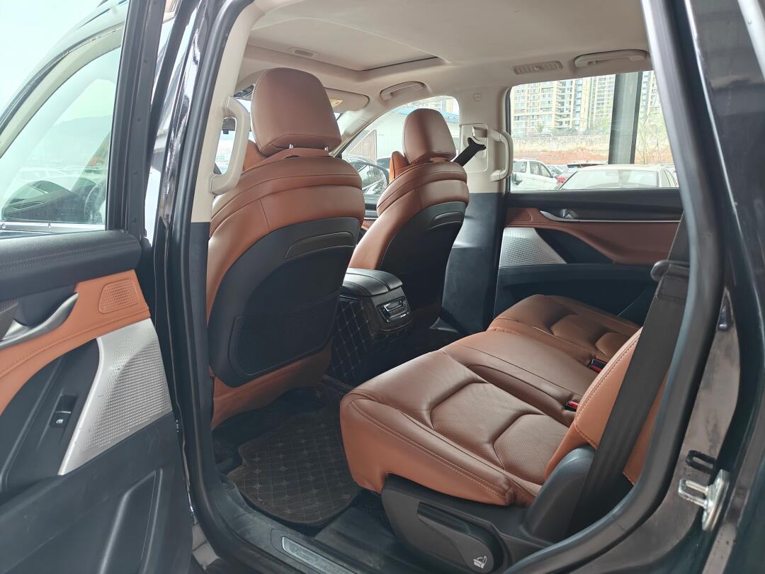 拿下18年12月上牌上汽大通d90,自动四驱天狼星,七座,大梁车身,上山下