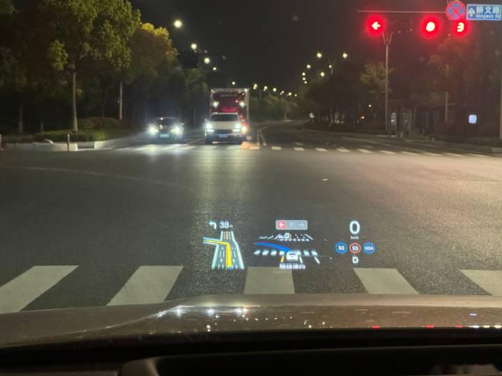 大晚上想喝一点点又不想开车出去买怎么办 让理想同学带我和_qq冰淇淋