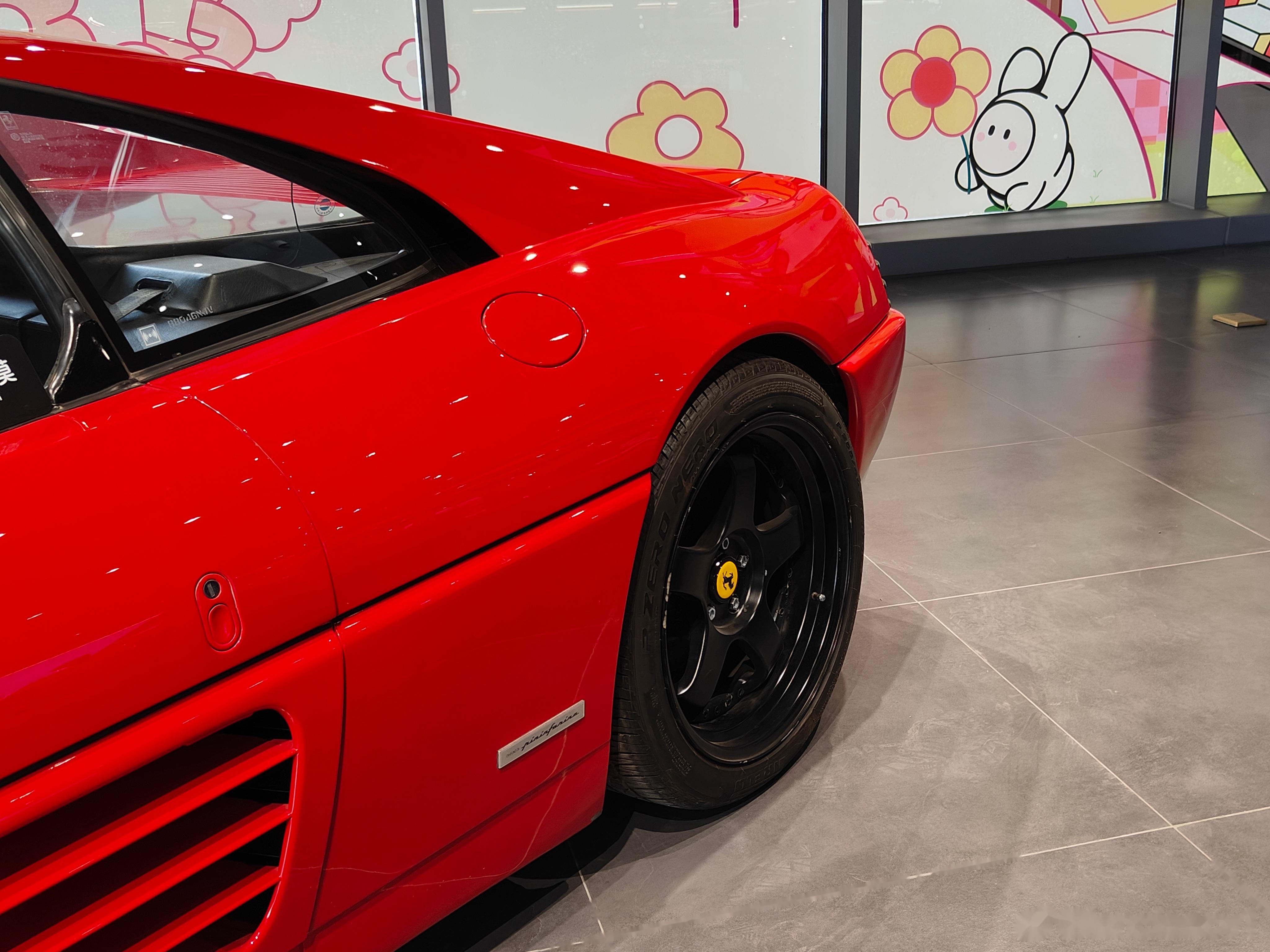 在离开银川前,拍了一下悠阅城的这台从日本漂洋过海的法拉利348ts