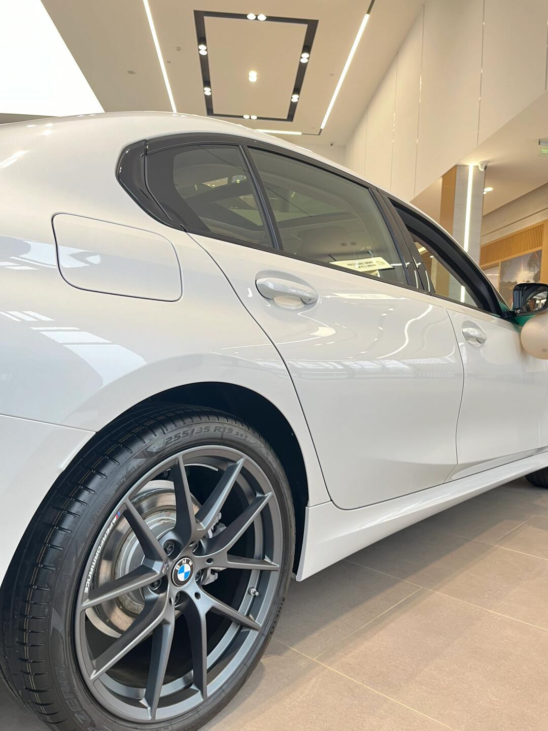 当前位置:>易车>社区>宝马3系社区>今日推荐车型07|bmw3系li92