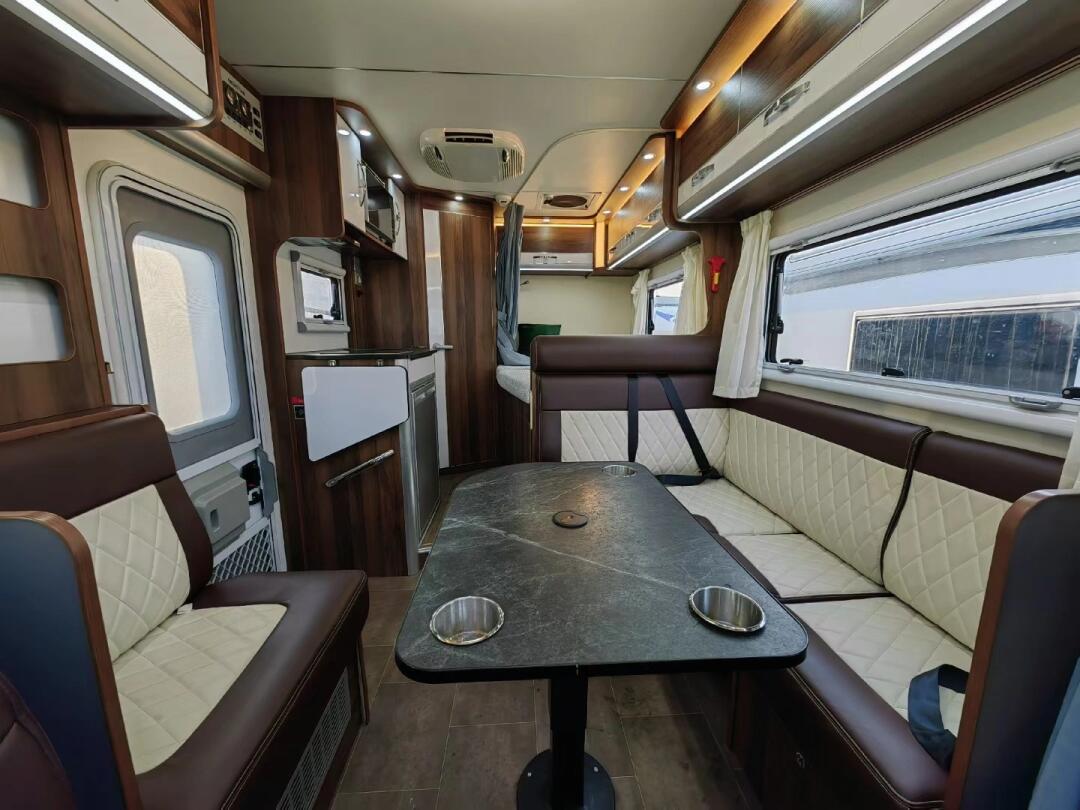 21年6月上牌新星 依途t600风尚版房车,安全行驶3.