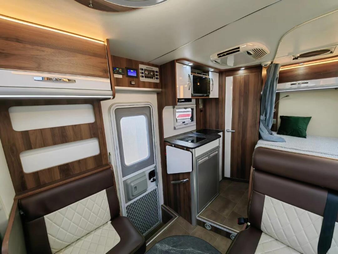 21年6月上牌新星 依途t600风尚版房车,安全行驶3.