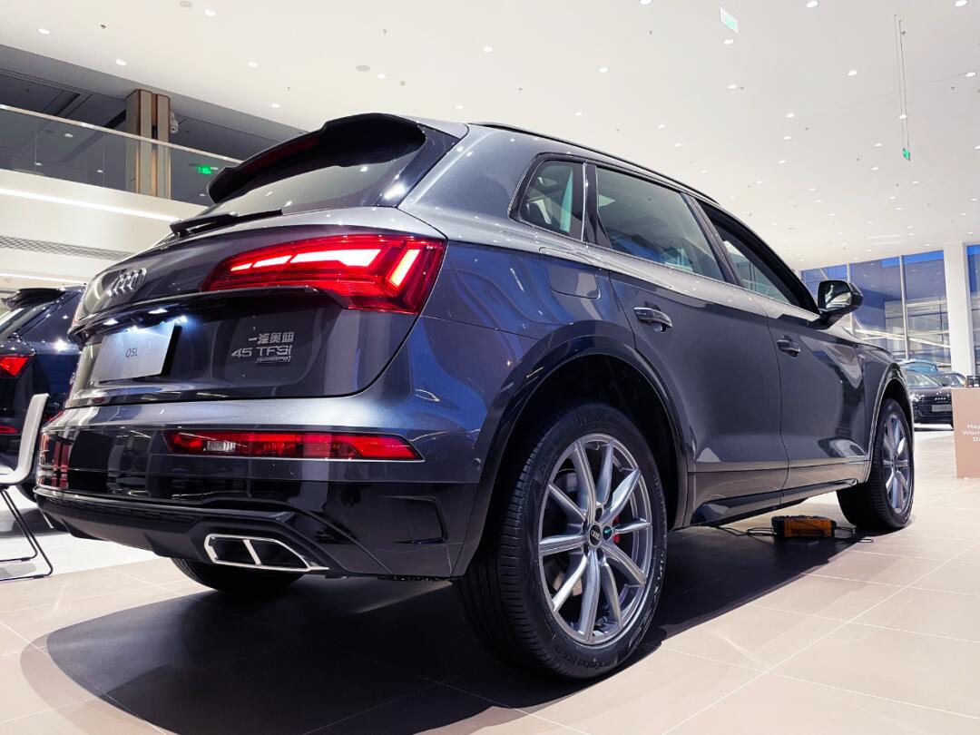 2024款奥迪q5l现车到店!
