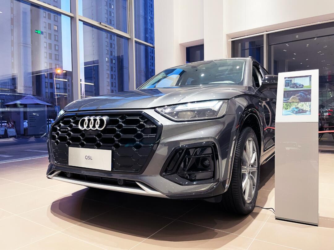 2024款奥迪q5l现车到店!