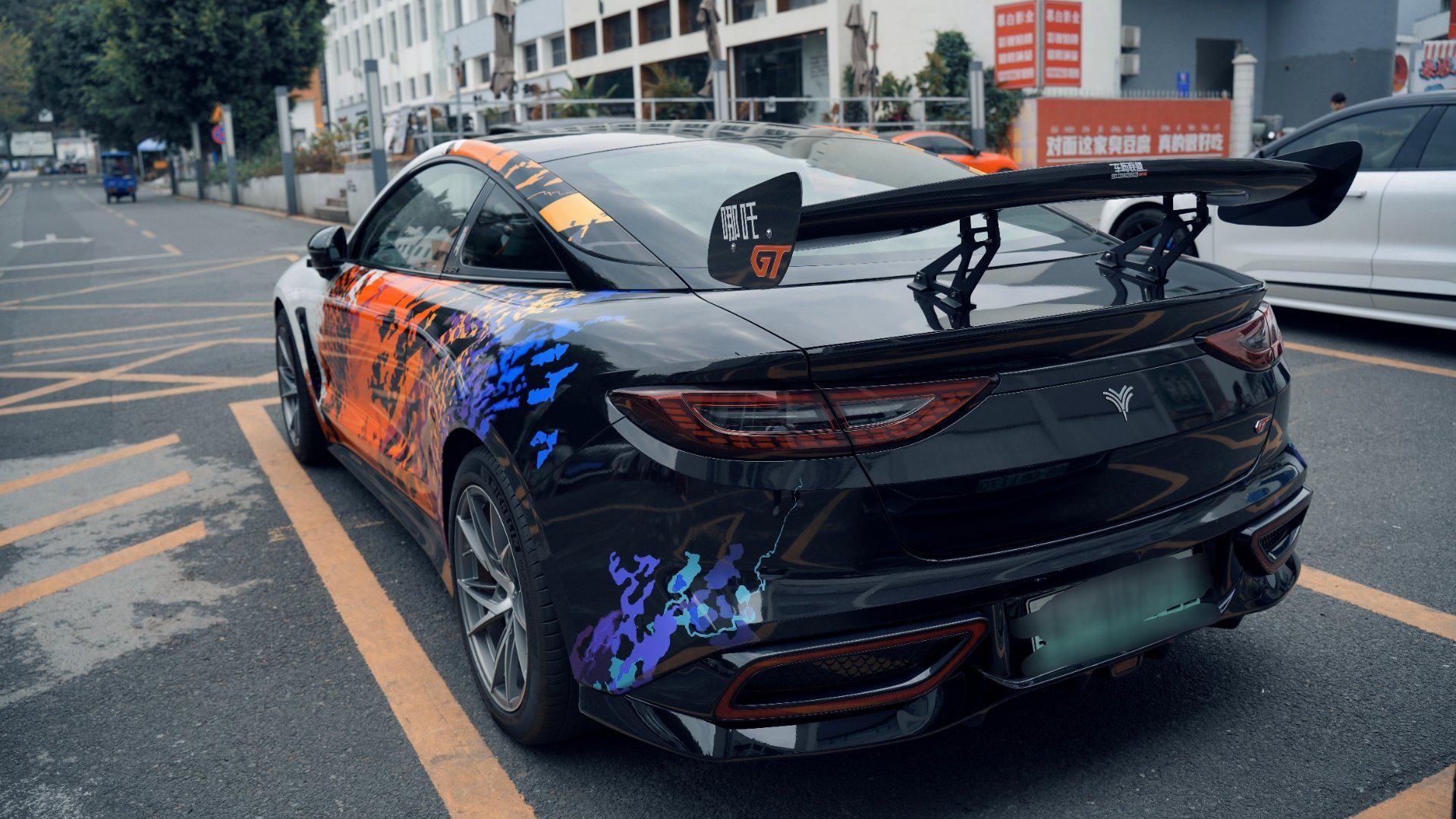 来洗个车,没想到偶遇哪吒gt!