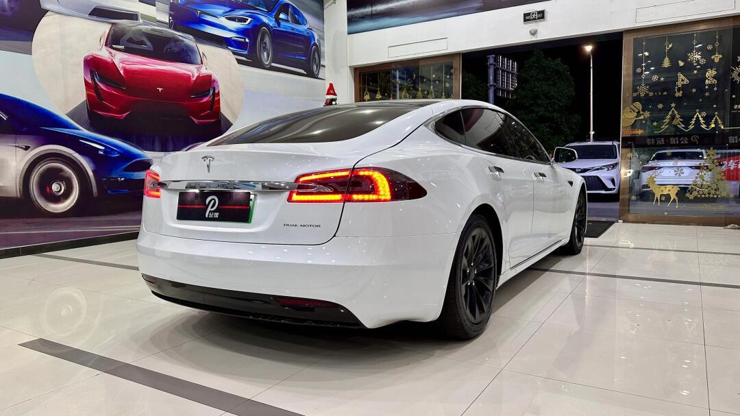 9款特斯拉model s长续航 19年6月出厂 19年7月上牌 选配 珍珠白车漆