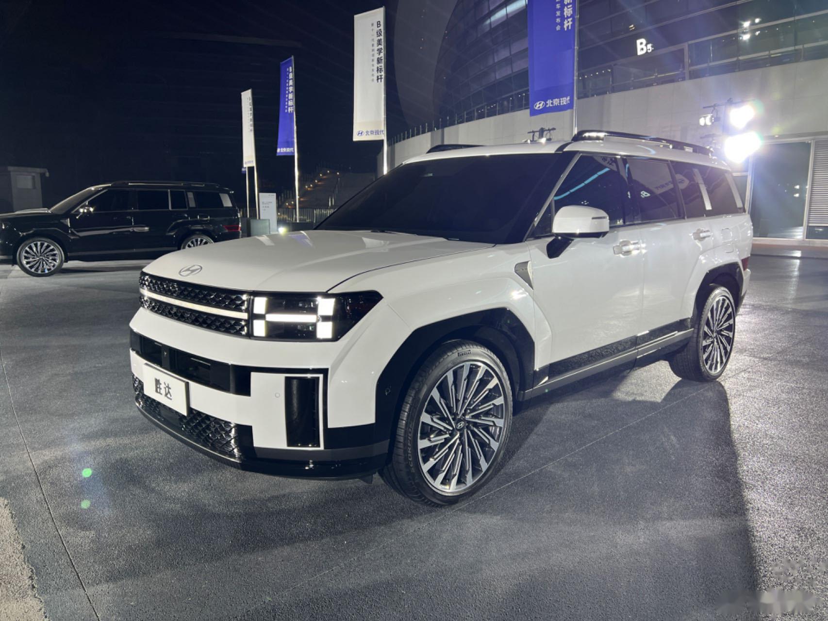 第五代胜达,四个车身颜色,大家觉得 怎么样.我觉得白色很不错.