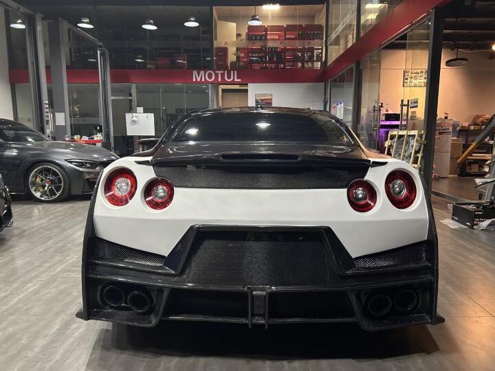 适用于日产gtr35升级2024款nismo半碳大包围前杠后杠侧裙尾翼