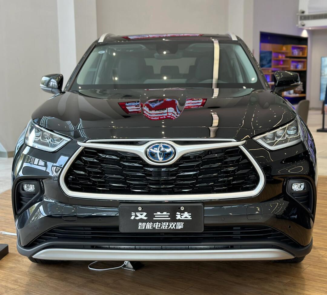 20 w 我爸非要提这台车 我爸说汉兰达耐开又省油 保值率高还是七座