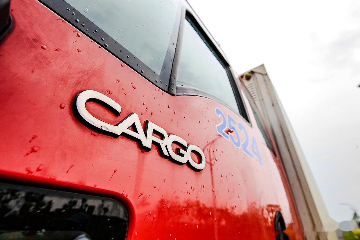 江铃威龙的前身 国内实拍土耳其福特cargo 2524 6x2载货车 朋友那一年