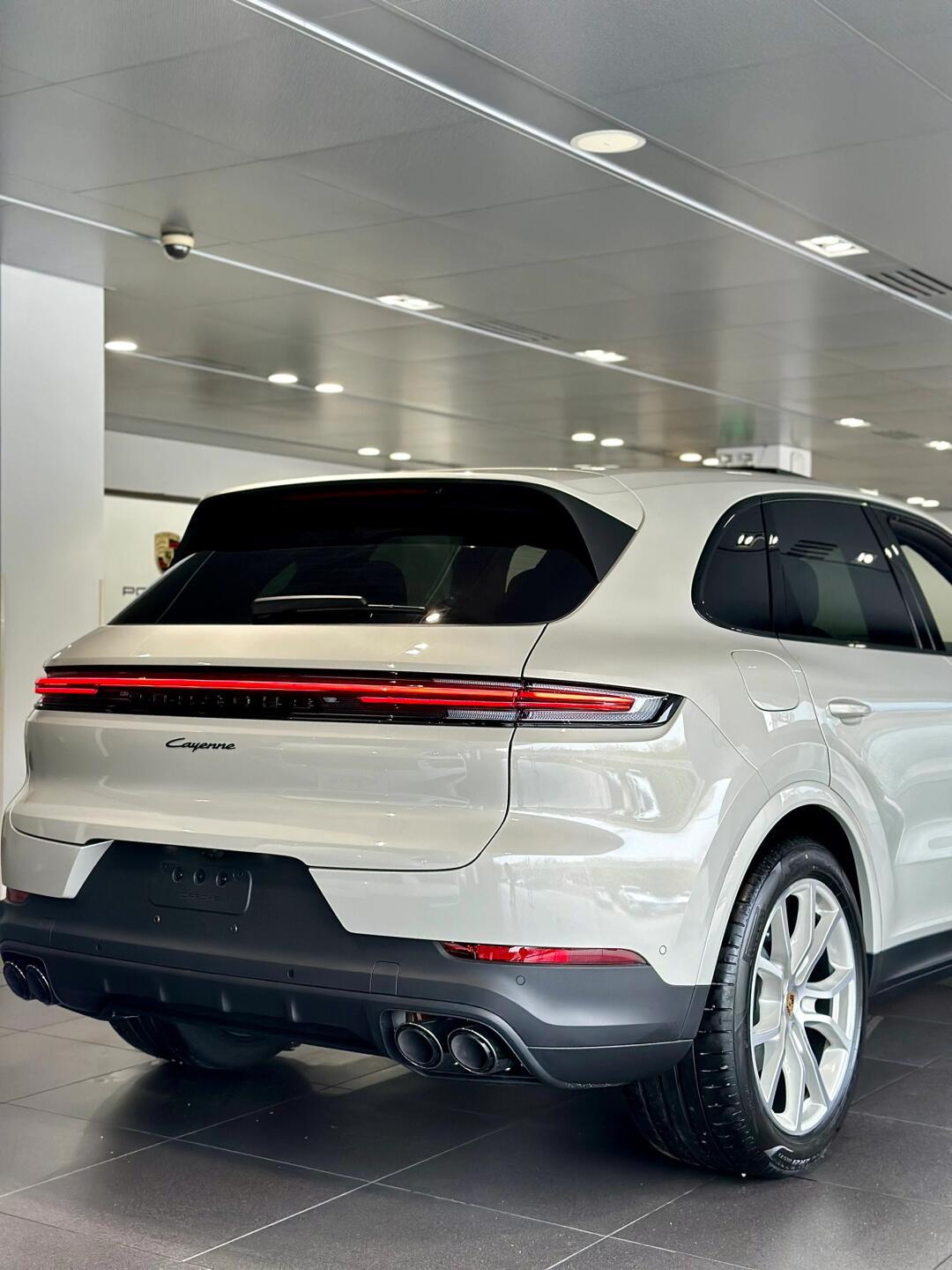 超高级的卡宴|开司米金属漆配午夜绿