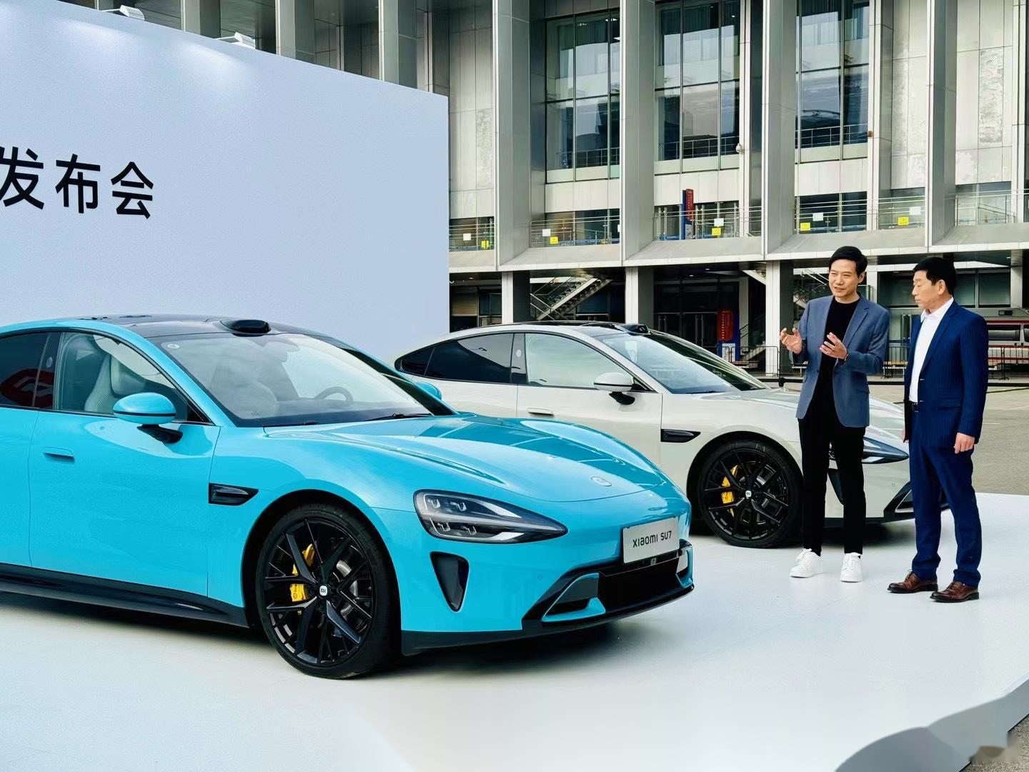 长城汽车董事长魏建军开着坦克来参加小米su7发布会,雷军热情接待!