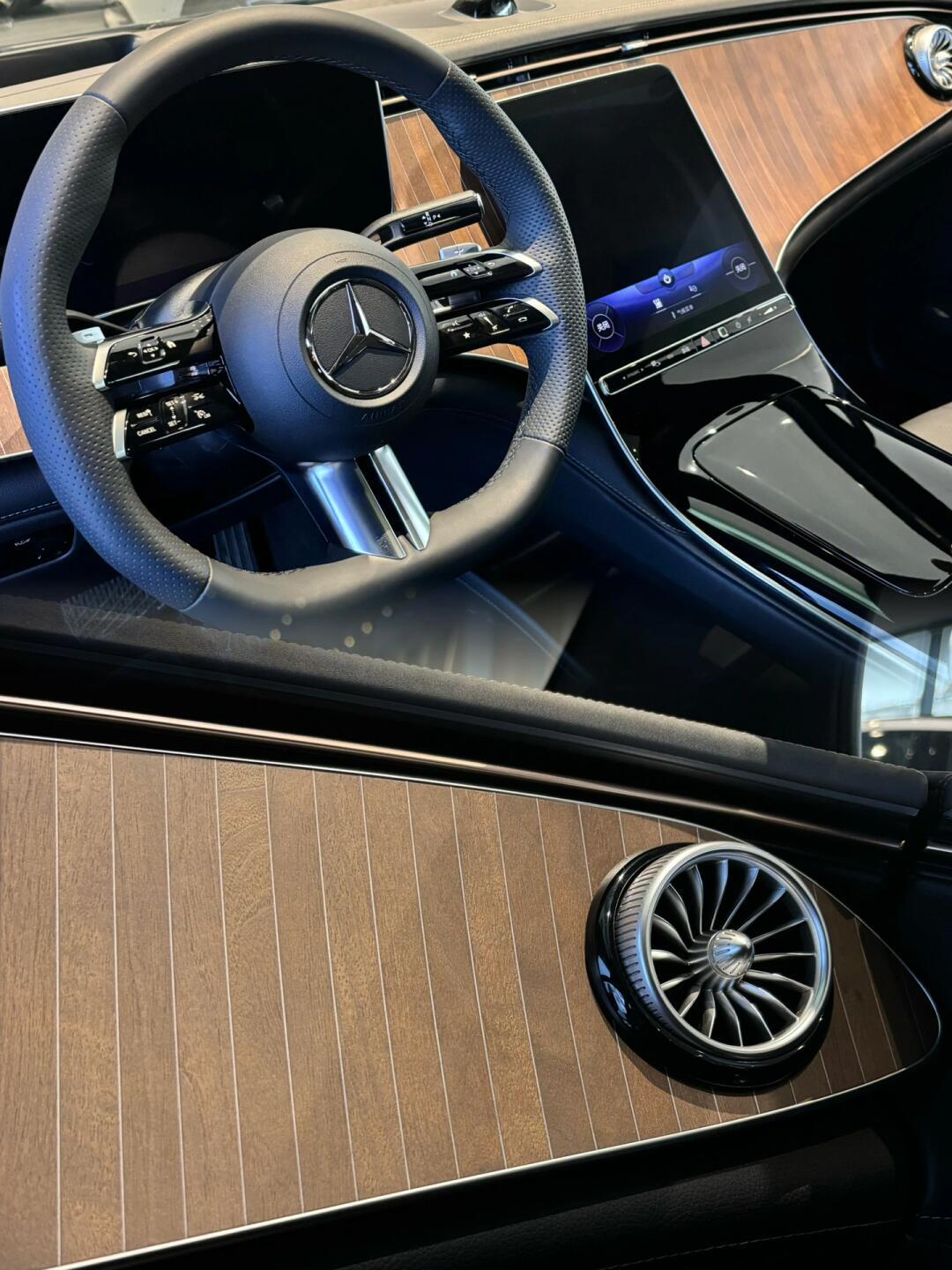 07 全方位解析| 奔驰电车eqe75