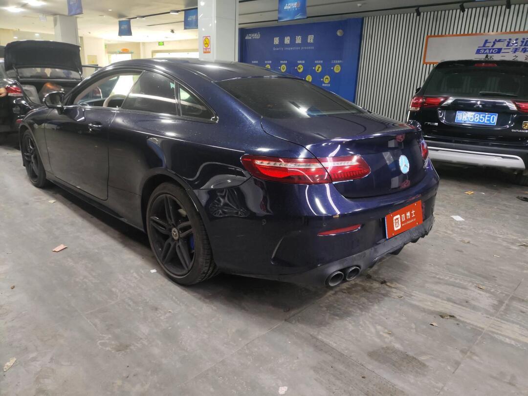 少妇小姐姐出19款奔驰e200轿跑游艇蓝内饰_奔驰e级社区_易车社区