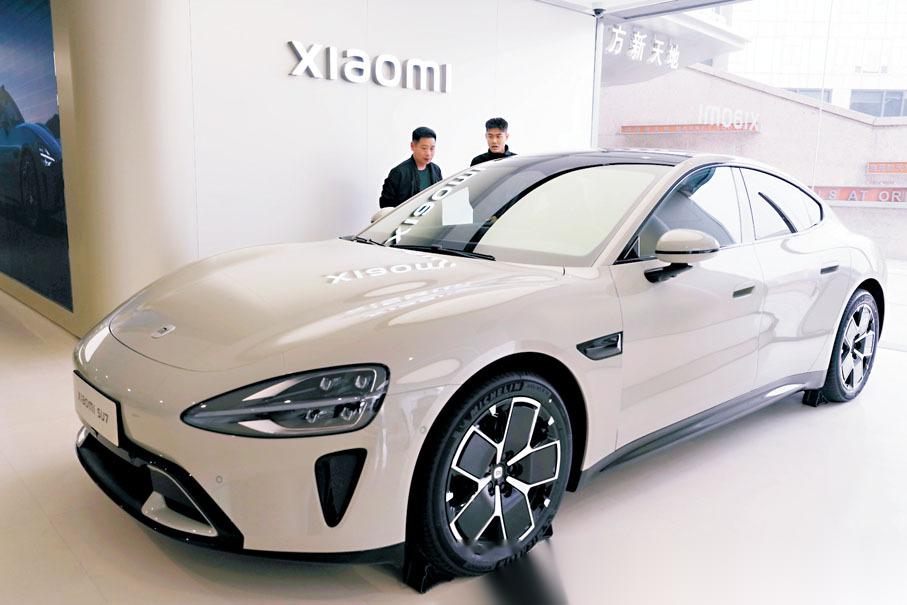 【小米首款电动车卖22万起】小米汽车发布会昨晚在北京举行,会上小米