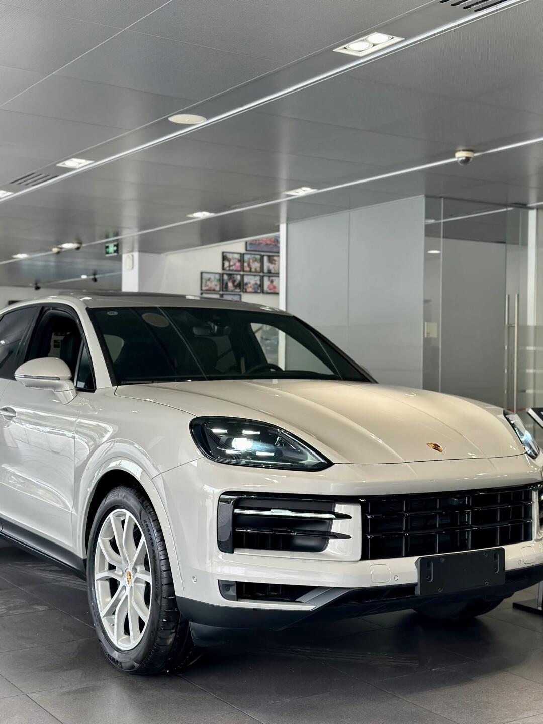 超高级的卡宴|开司米金属漆配午夜绿