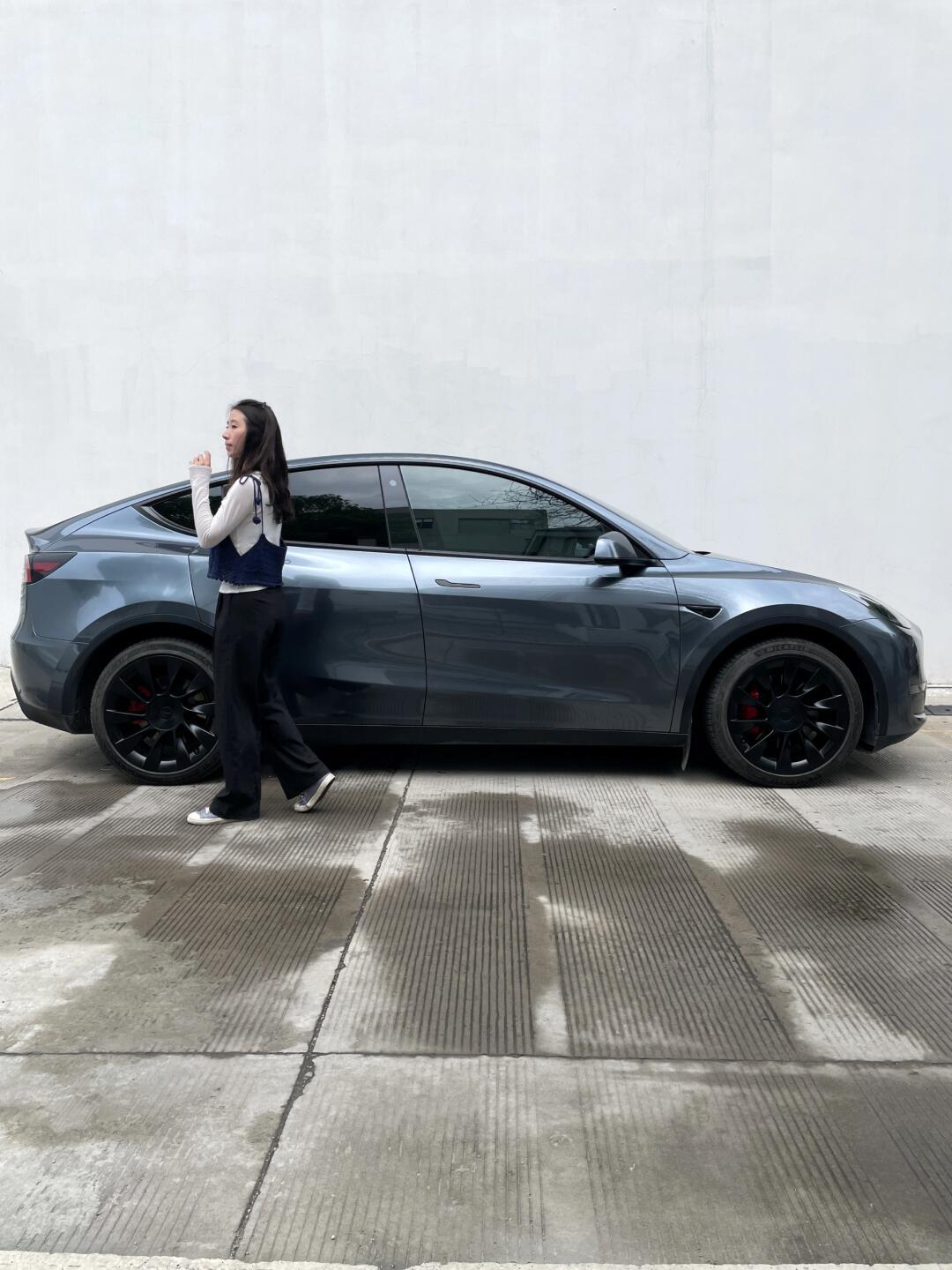 特斯拉 | model y 夹在色卡里 不起眼的颜色_model y社区_易车社区