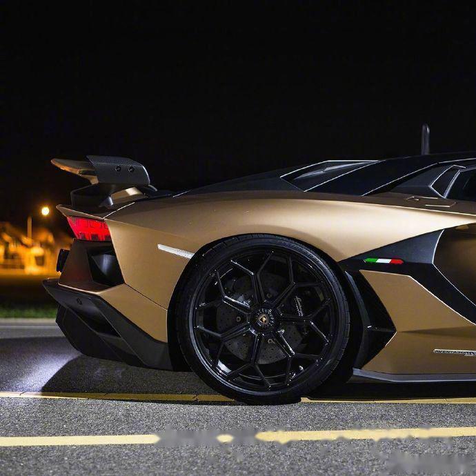 兰博基尼svj黑色魅影!