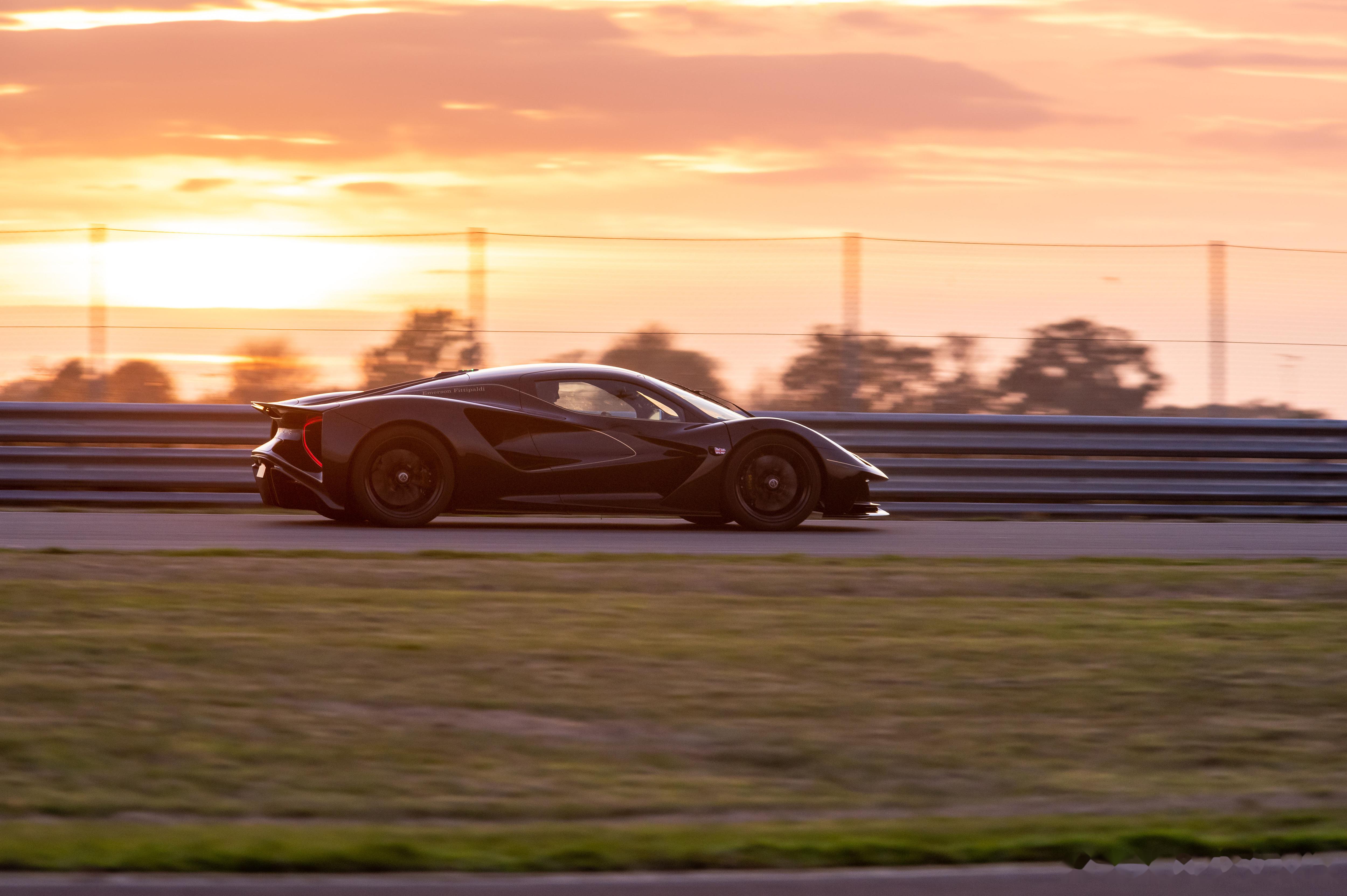 mia的汽车日常# 2688万的超级跑车!evija fittipaldi的黑