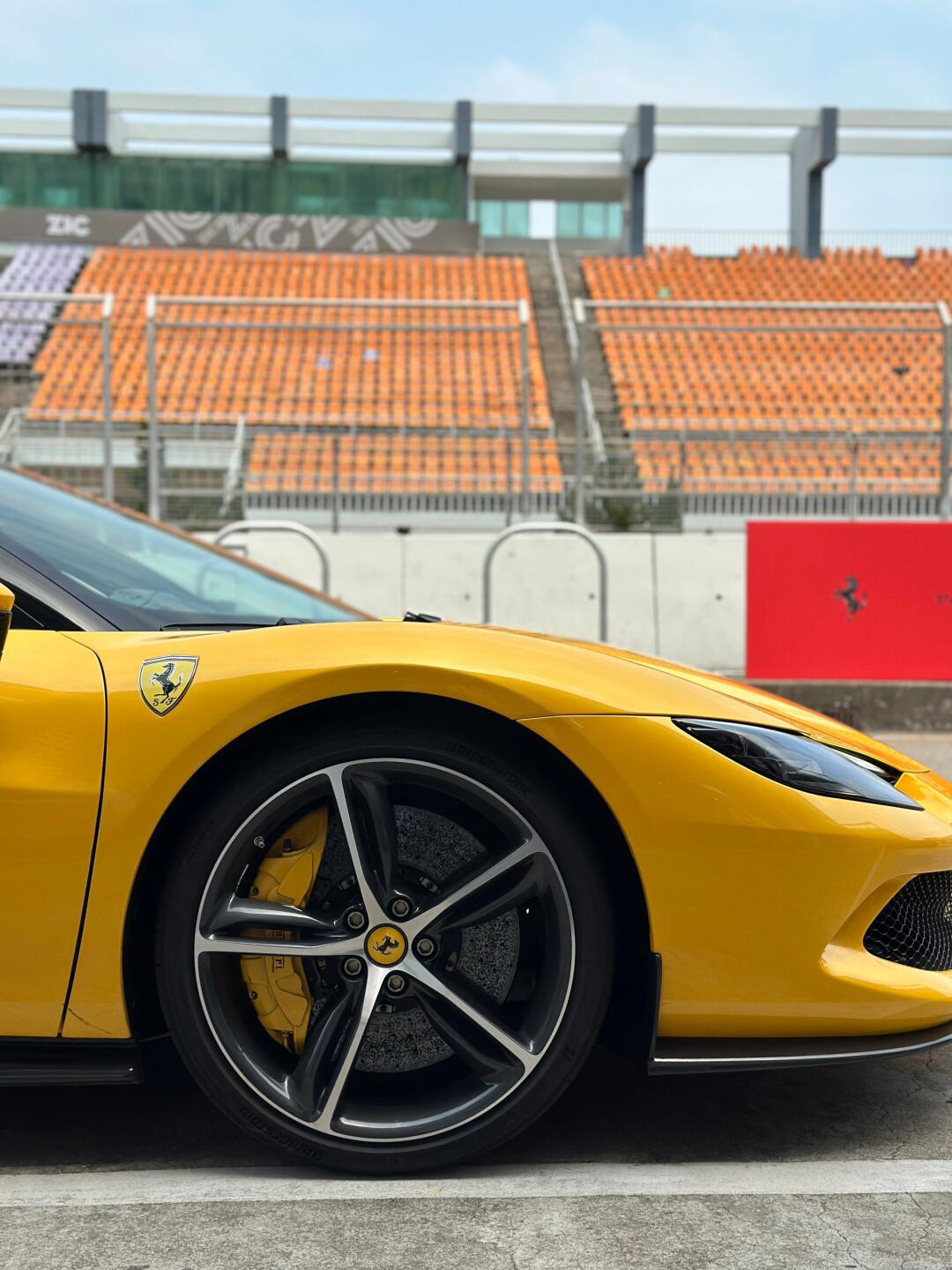 在珠海国际赛车场|轻轻玩一下296 gtb & s