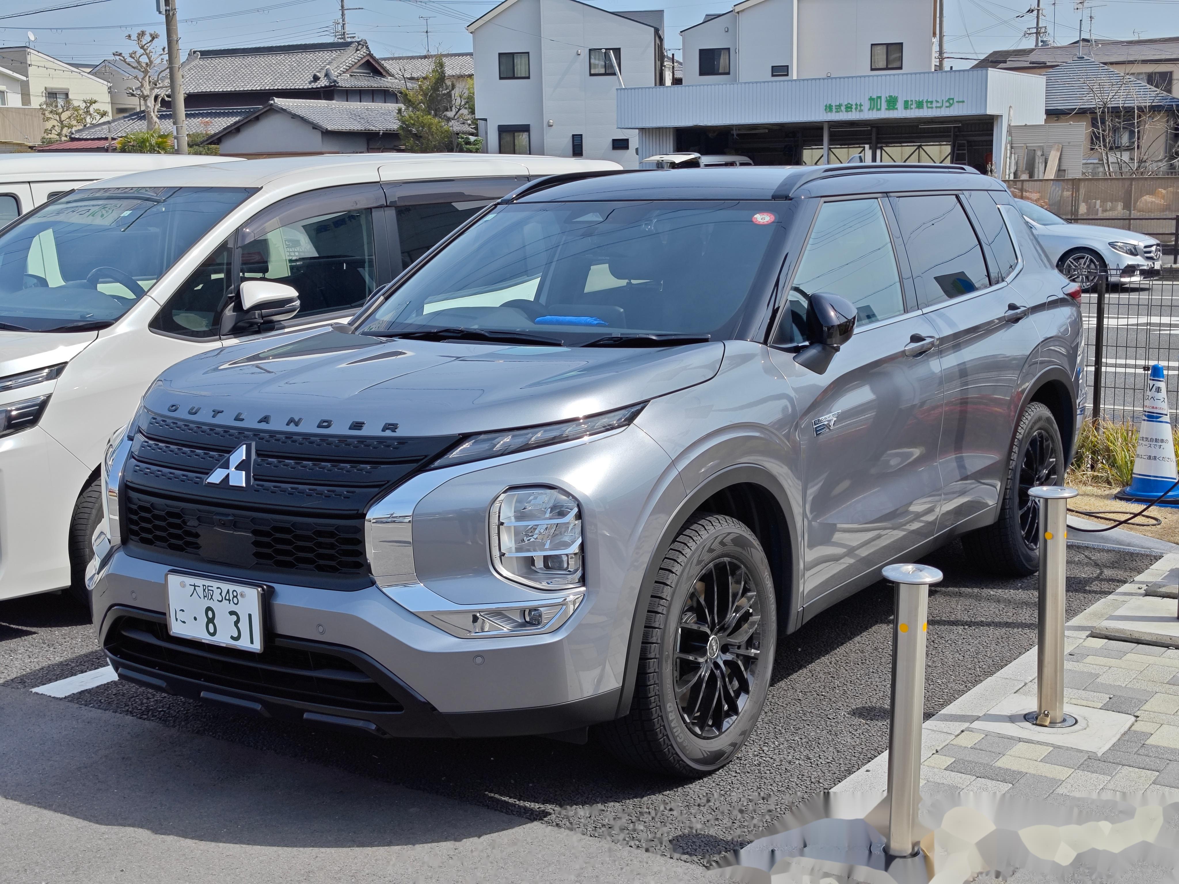 在日本这些天,遇到的唯一一辆 phev:三菱欧蓝德 这辆欧蓝德算起来是第