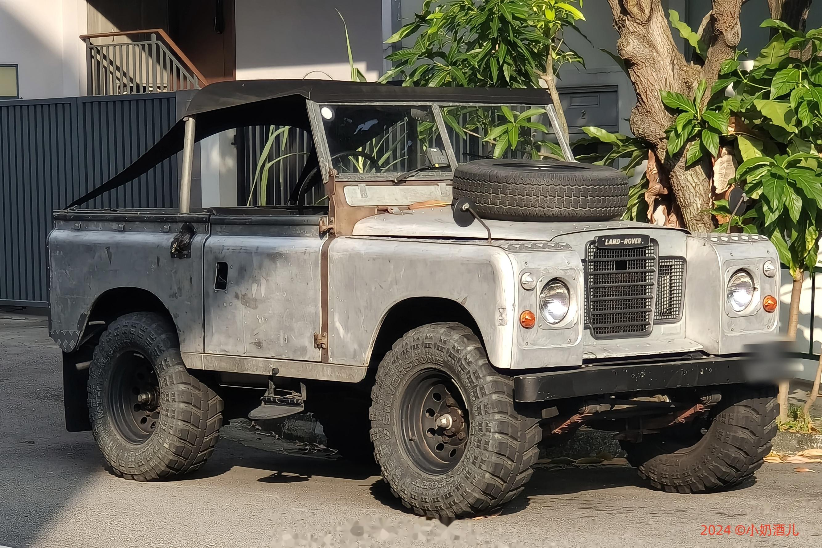 社区>街车拍新加坡阿尔法罗密欧16gt路虎88奔驰320cecab奔>2667_1778