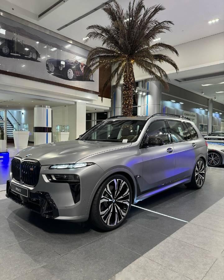 宝马x7 m60i xdrive v8 双涡轮增压发动机 48v轻混技术.