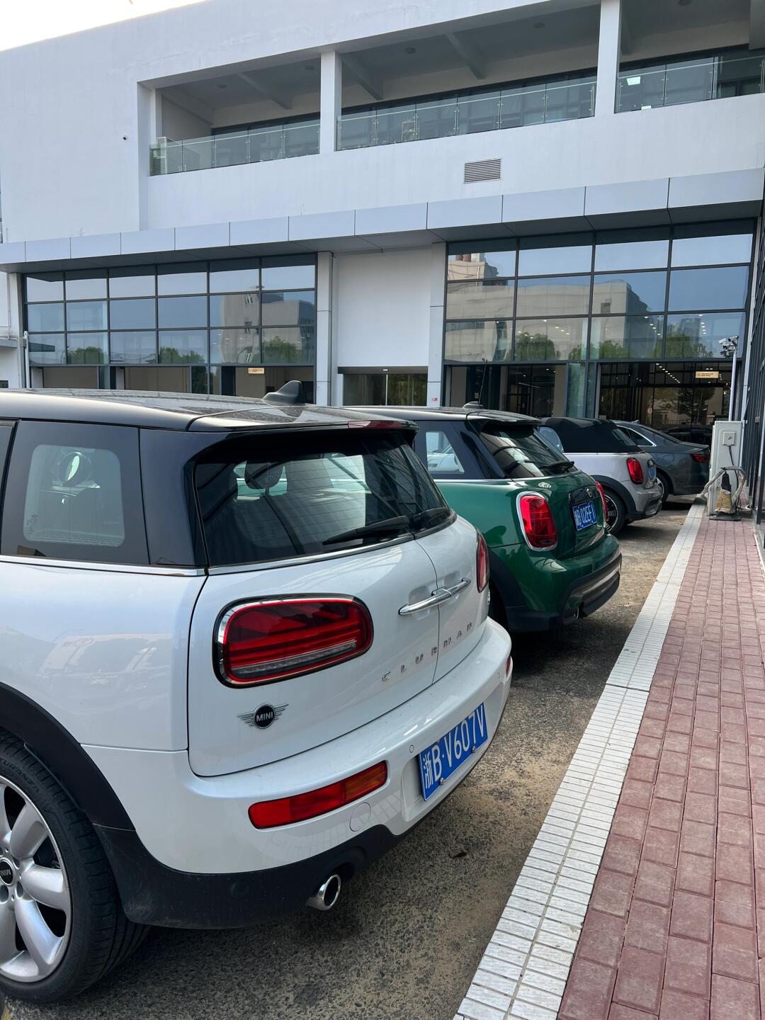 mini北极熊白 05尾门看着好高级_mini clubman社区_易车社区