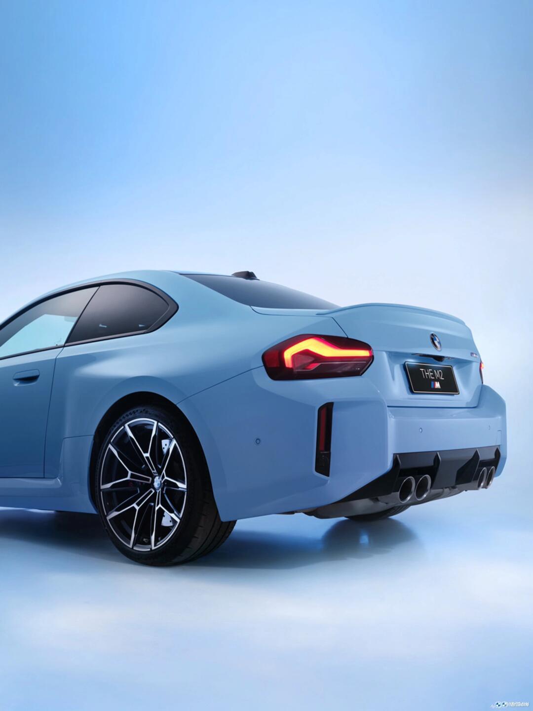 bmw宝马m2双门轿跑 赞德福特蓝/黑色带m三色饰条 选装真皮黑色带m三色