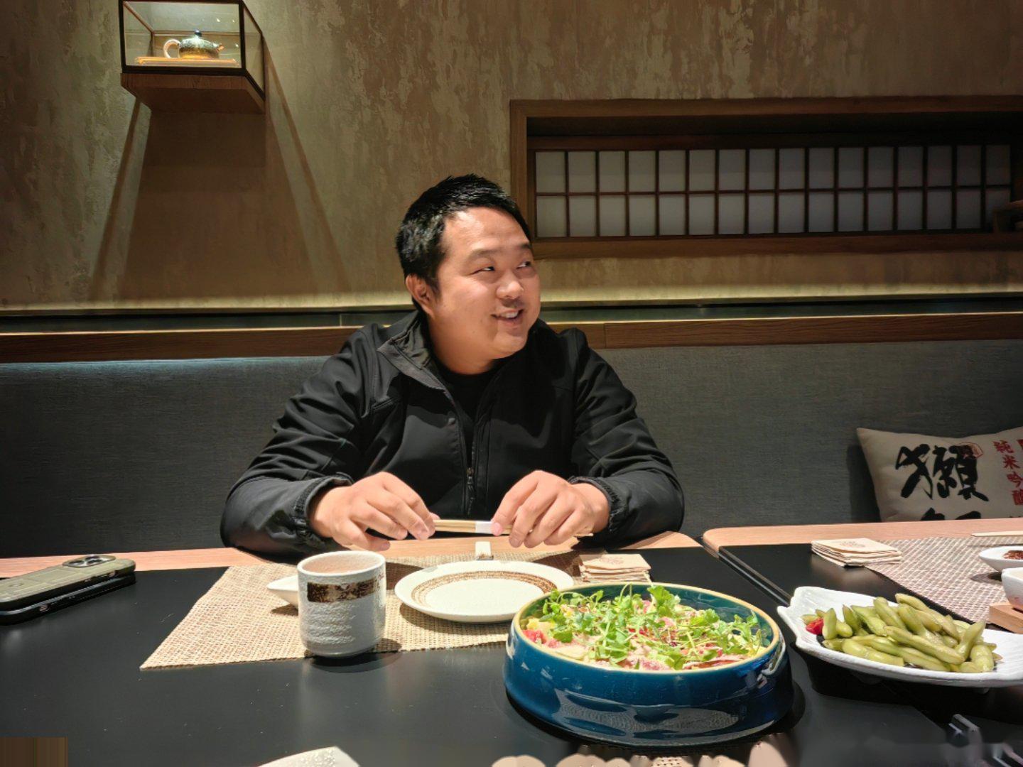 健豪兄弟来提运良大道飞将当救援工作车晚上牛哥家东煦炉端酒场小酌