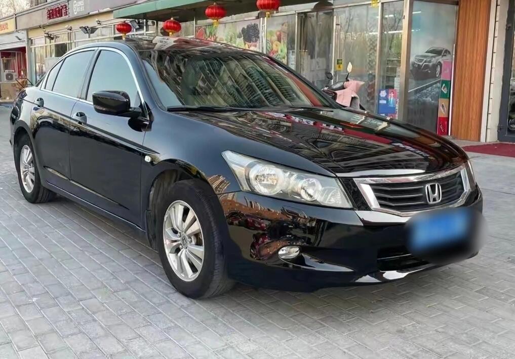 朋友花3万多买了一辆2011年的八代雅阁,我觉得朋友有点傻,3万多再添一