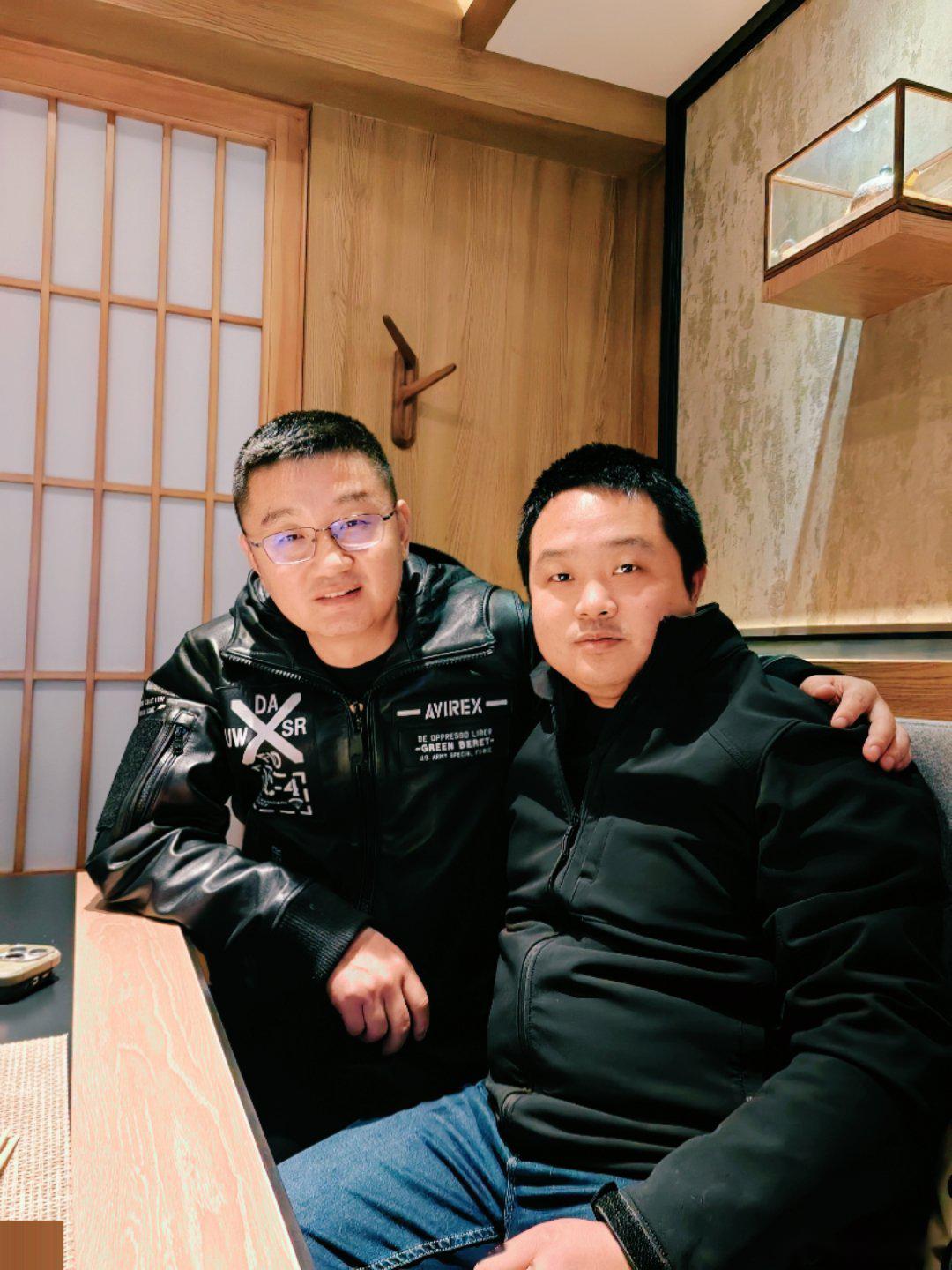 健豪兄弟来提运良大道飞将当救援工作车晚上牛哥家东煦炉端酒场小酌