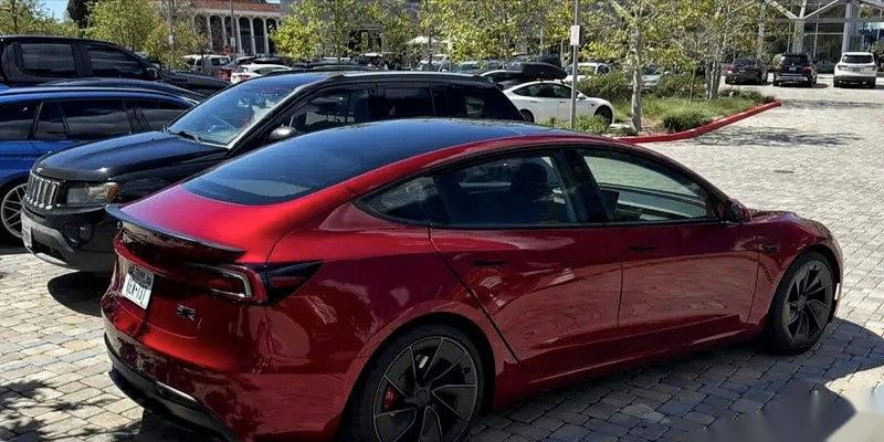 【新款特斯拉model 3高性能版实车首曝 预计二季度发布】近日,社交